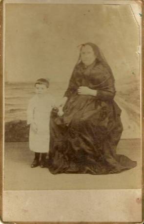 AceniaMadre Aceña, de niño, con su madre